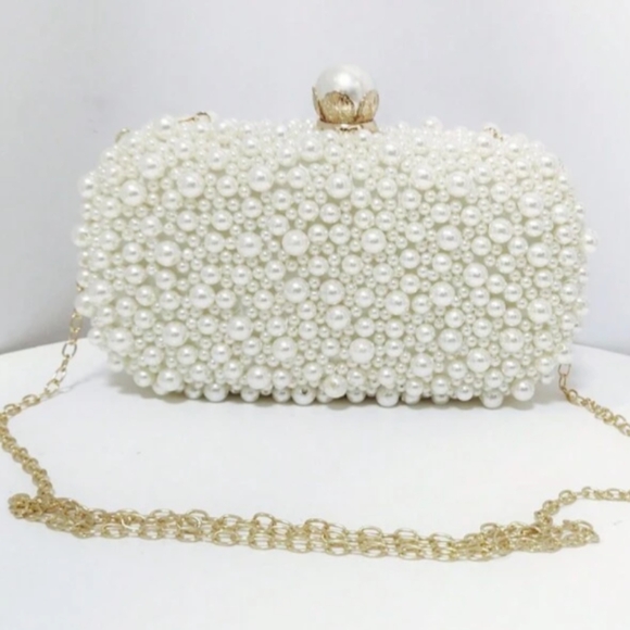 Simone - Pearl Hand Clutch - Picture 3 of 11